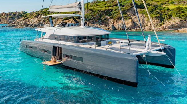 Power catamarans Lagoon